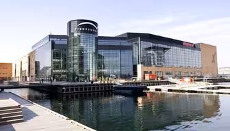 Fisketorvet shoppingcenter udefra om dagen